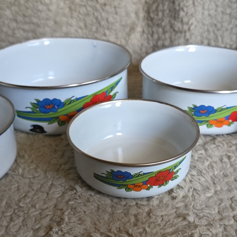Vintage 1970's White Floral Enamel Bowls with Silver Rim - Set Of 5 Nesting Bowl